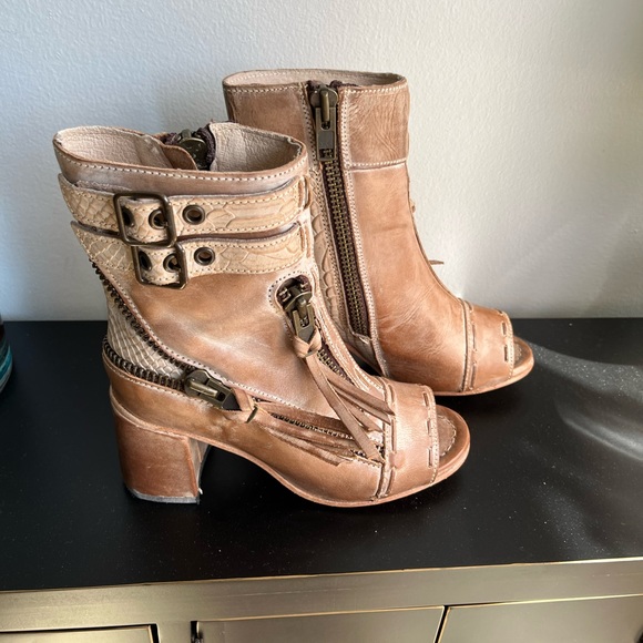 Freebird by Steven Shoes - Freebird Zombi size 7. Brand new with box